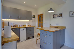 Kitchen/Breakfast Room- click for photo gallery